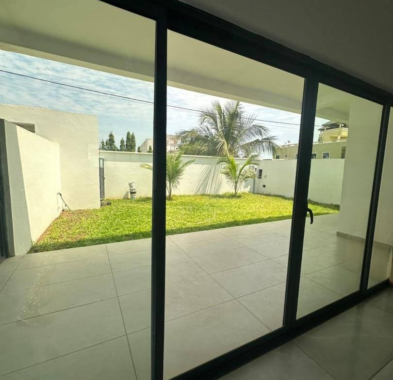 Villa moderne 4 chambres avec jardin à louer à Fidjrossè Plage - BENIN-IMMO