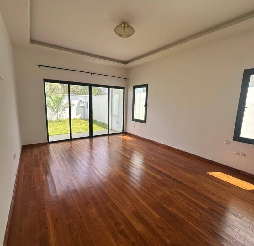Villa moderne 4 chambres avec jardin à louer à Fidjrossè Plage - BENIN-IMMO