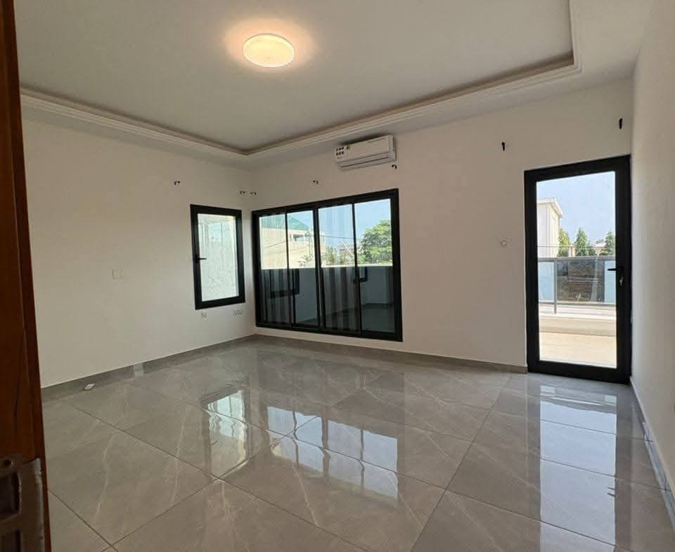 Villa moderne 4 chambres avec jardin à louer à Fidjrossè Plage - BENIN-IMMO