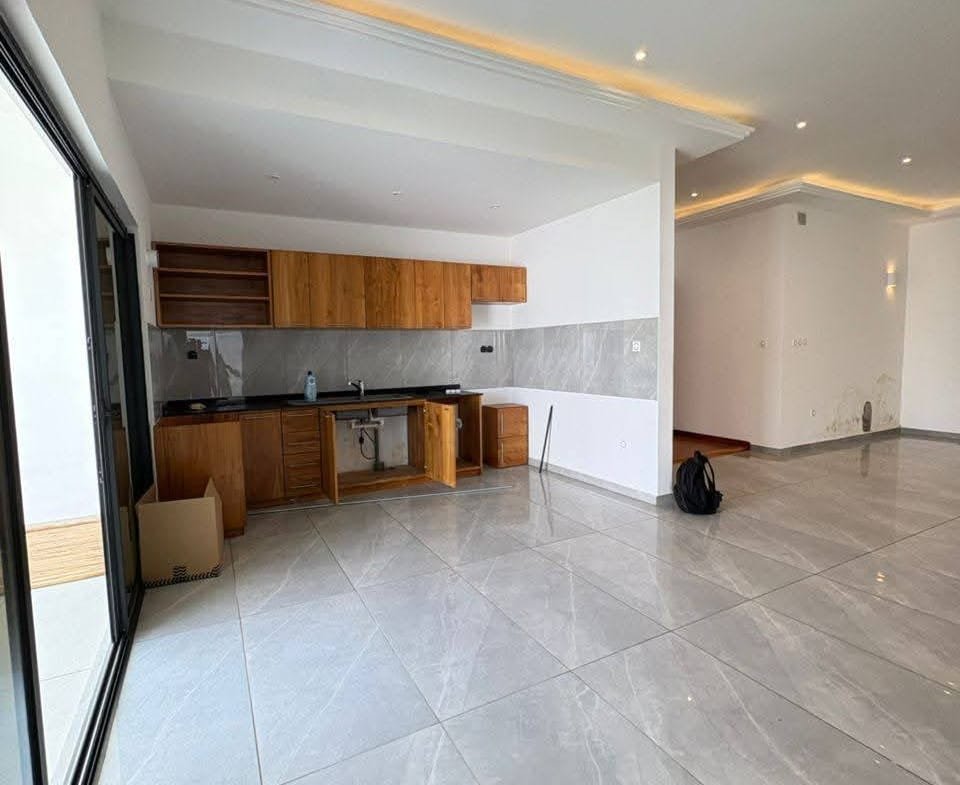 Villa moderne 4 chambres avec jardin à louer à Fidjrossè Plage - BENIN-IMMO