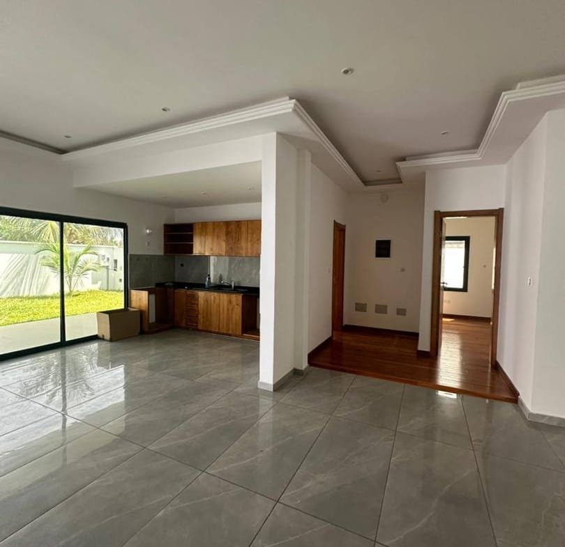 Villa moderne 4 chambres avec jardin à louer à Fidjrossè Plage - BENIN-IMMO