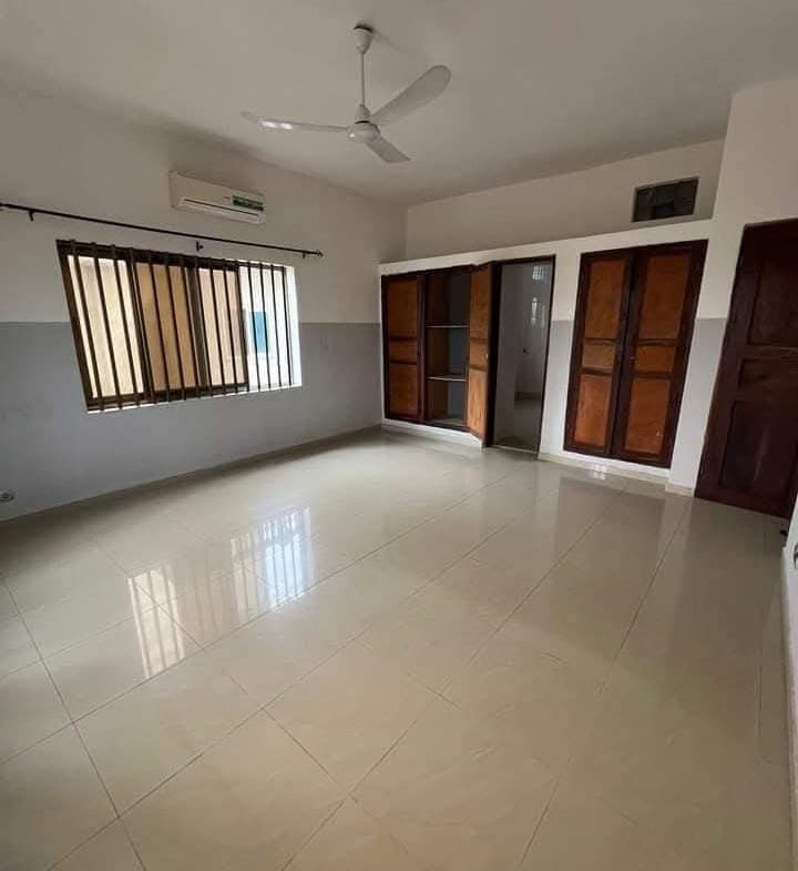 Appartement 2 chambres salon à louer à Fidjrossè Plage – Station JNP - BENIN-IMMO