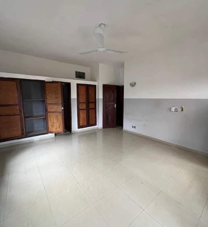 Appartement 2 chambres salon à louer à Fidjrossè Plage – Station JNP - BENIN-IMMO