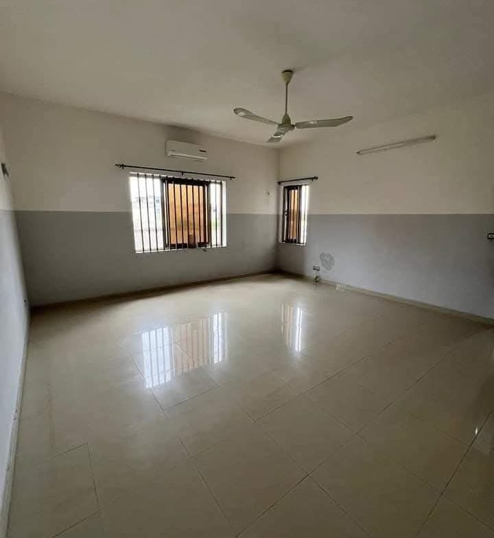 Appartement 2 chambres salon à louer à Fidjrossè Plage – Station JNP - BENIN-IMMO