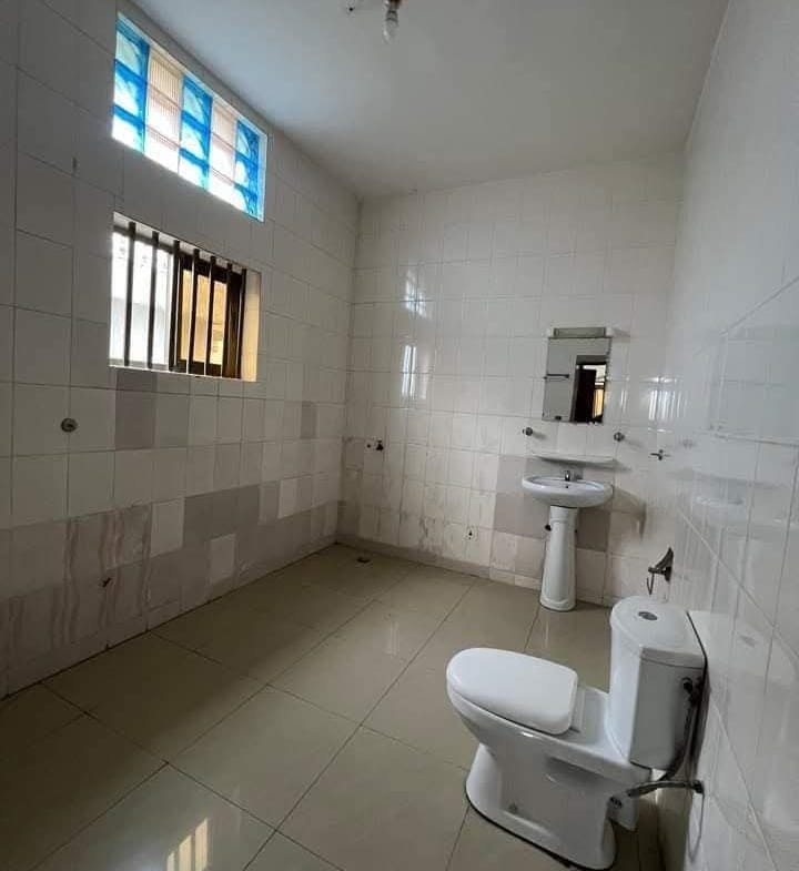 Appartement 2 chambres salon à louer à Fidjrossè Plage – Station JNP - BENIN-IMMO