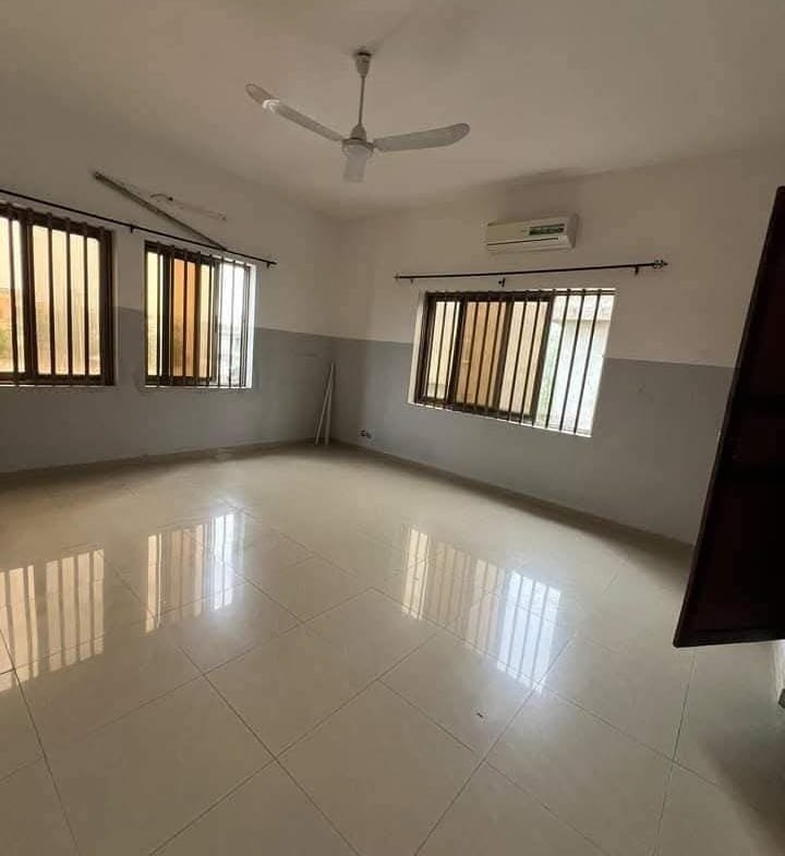 Appartement 2 chambres salon à louer à Fidjrossè Plage – Station JNP - BENIN-IMMO