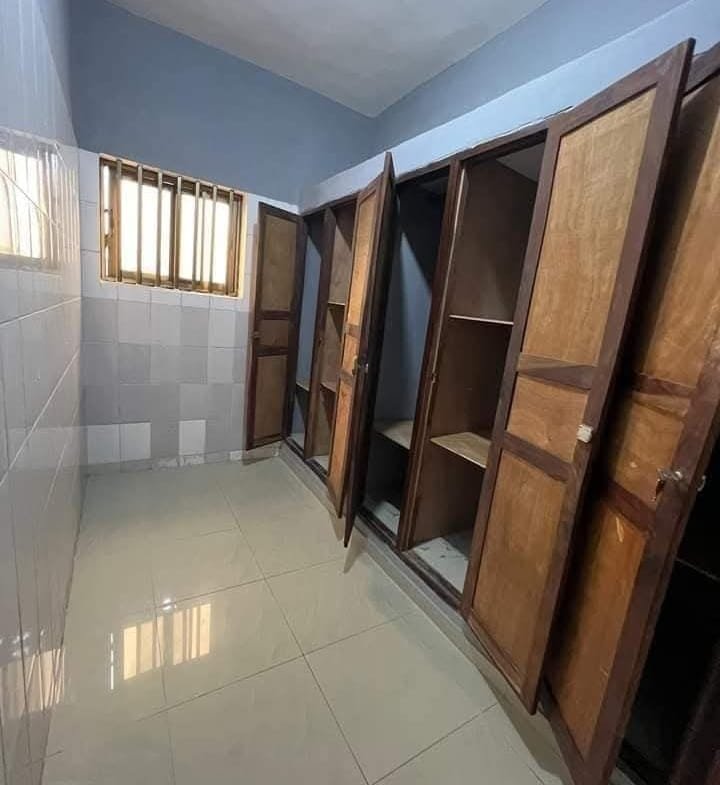 Appartement 2 chambres salon à louer à Fidjrossè Plage – Station JNP - BENIN-IMMO