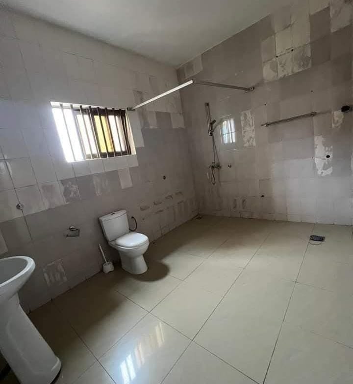 Appartement 2 chambres salon à louer à Fidjrossè Plage – Station JNP - BENIN-IMMO