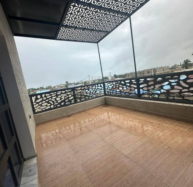 Appartement neuf 4 chambres avec jacuzzi à louer à Fidjrossè – Entrée personnelle - BENIN-IMMO