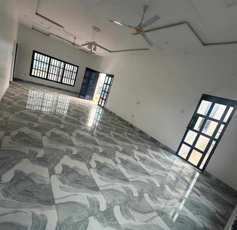 Appartement neuf 4 chambres avec jacuzzi à louer à Fidjrossè – Entrée personnelle - BENIN-IMMO
