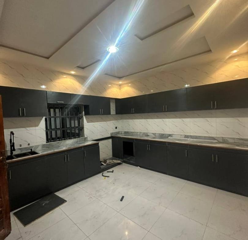 Appartement neuf 4 chambres avec jacuzzi à louer à Fidjrossè – Entrée personnelle - BENIN-IMMO
