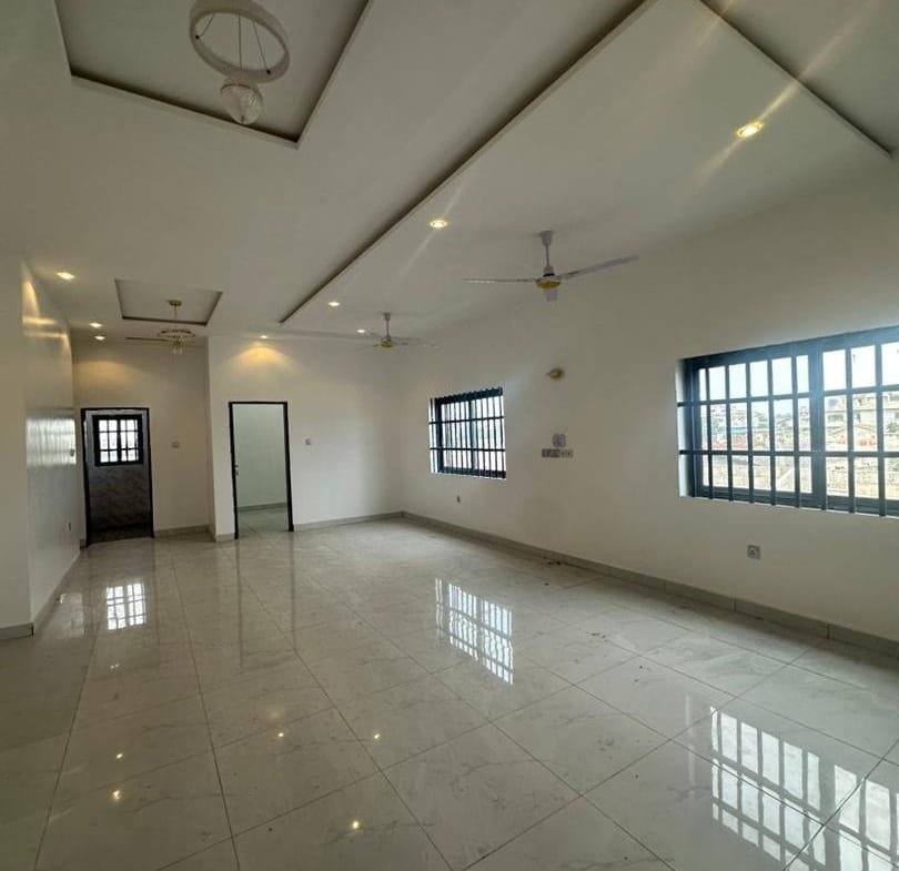 Appartement neuf 4 chambres avec jacuzzi à louer à Fidjrossè – Entrée personnelle - BENIN-IMMO