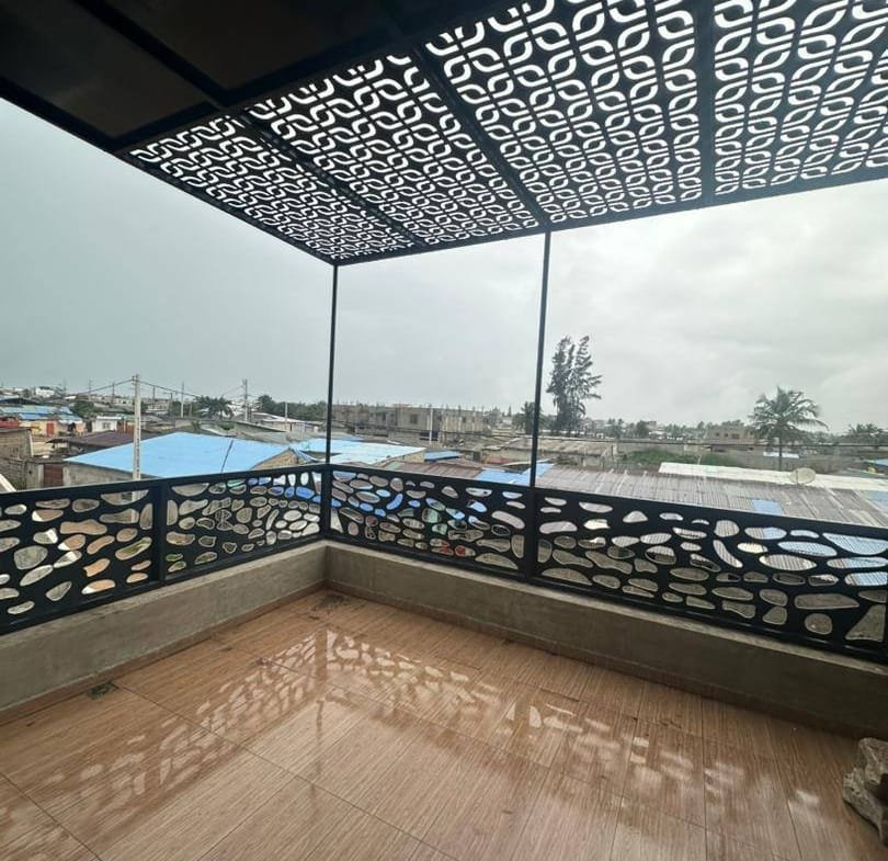 Appartement neuf 4 chambres avec jacuzzi à louer à Fidjrossè – Entrée personnelle - BENIN-IMMO