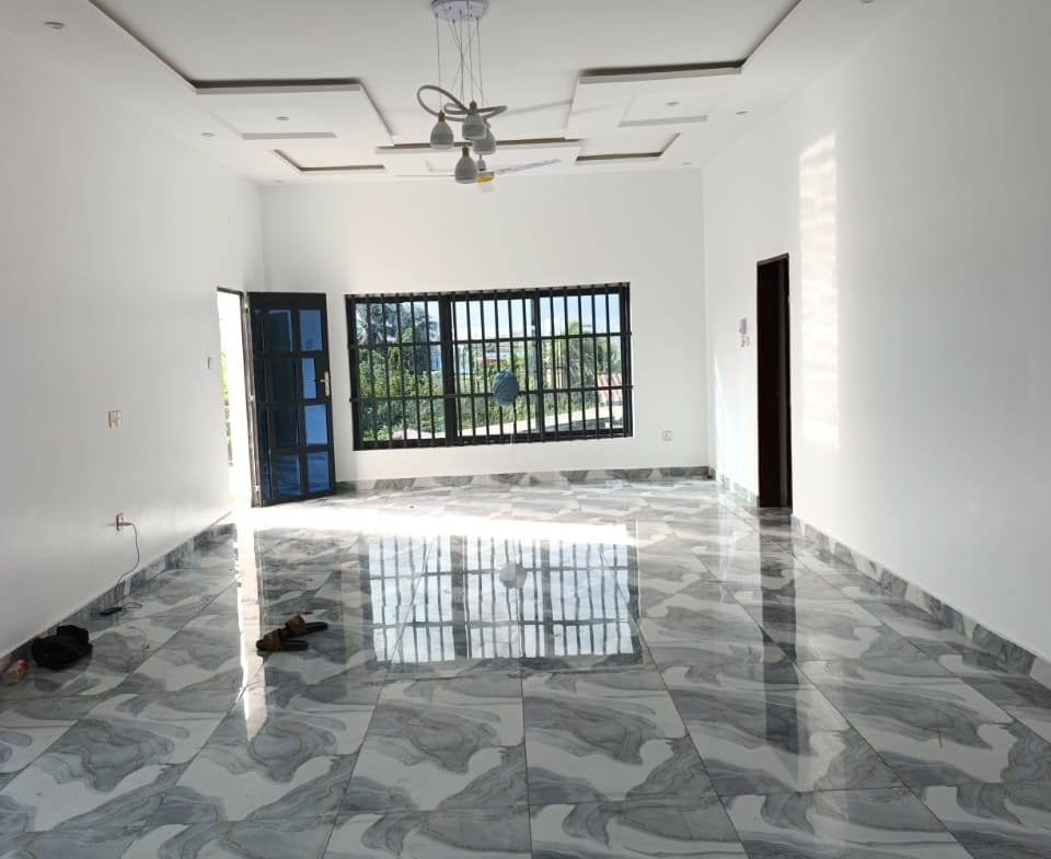 Appartement neuf 4 chambres avec jacuzzi à louer à Fidjrossè