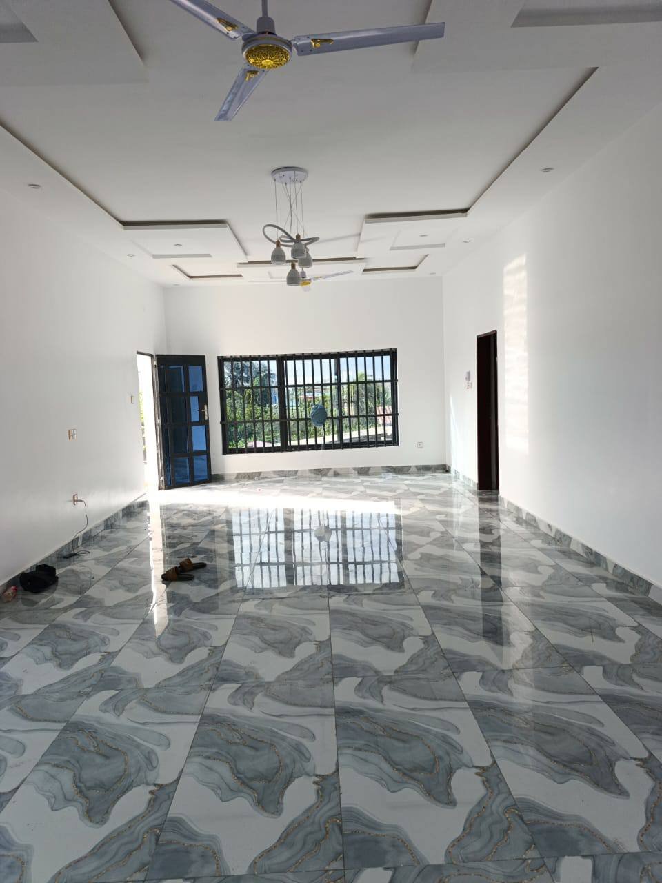 Appartement neuf 4 chambres avec jacuzzi à louer à Fidjrossè