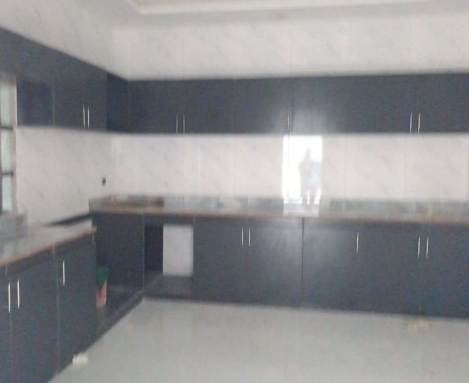 Appartement neuf 4 chambres avec jacuzzi à louer à Fidjrossè – Entrée personnelle - BENIN-IMMO
