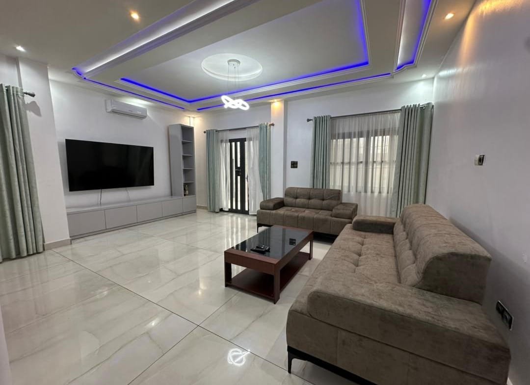Bel Appartement meublé 3 chambres à louer à Fidjrossè plage