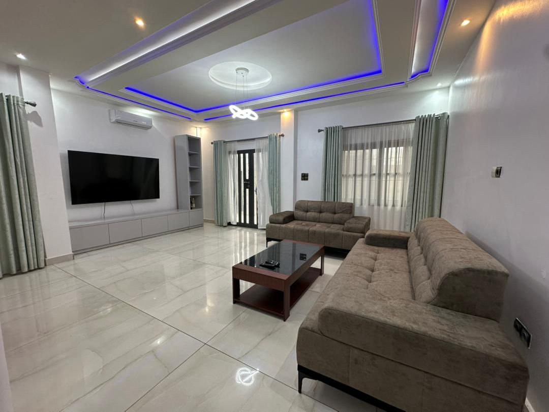 Bel Appartement meublé 3 chambres à louer à Fidjrossè plage