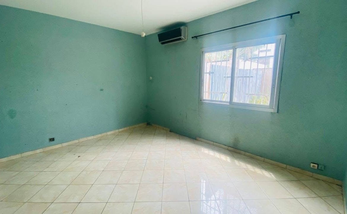 Belle villa avec piscine à vendre – Cotonou, Haie Vive Cocotiers - BENIN-IMMO