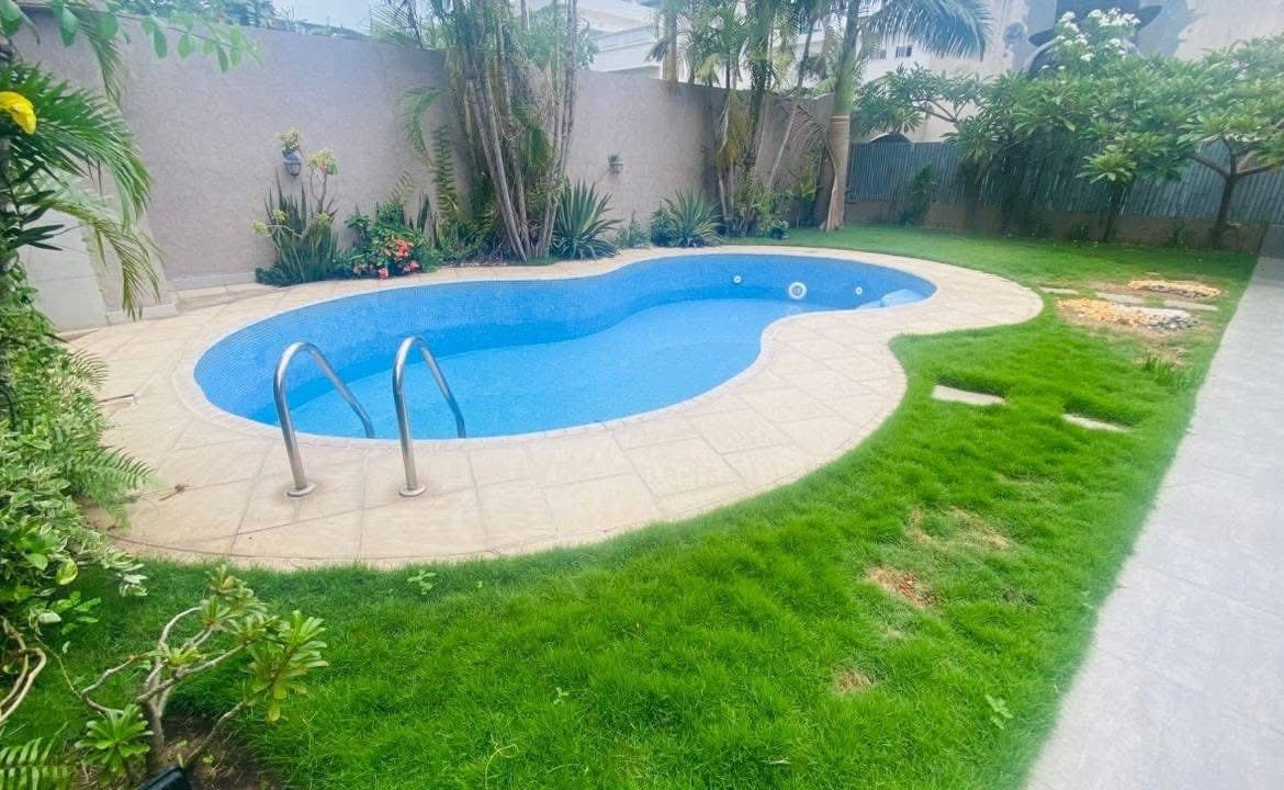 Belle villa avec piscine à vendre – Cotonou, Haie Vive Cocotiers - BENIN-IMMO
