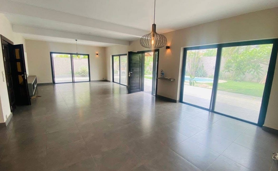 Belle villa avec piscine à vendre – Cotonou, Haie Vive Cocotiers - BENIN-IMMO