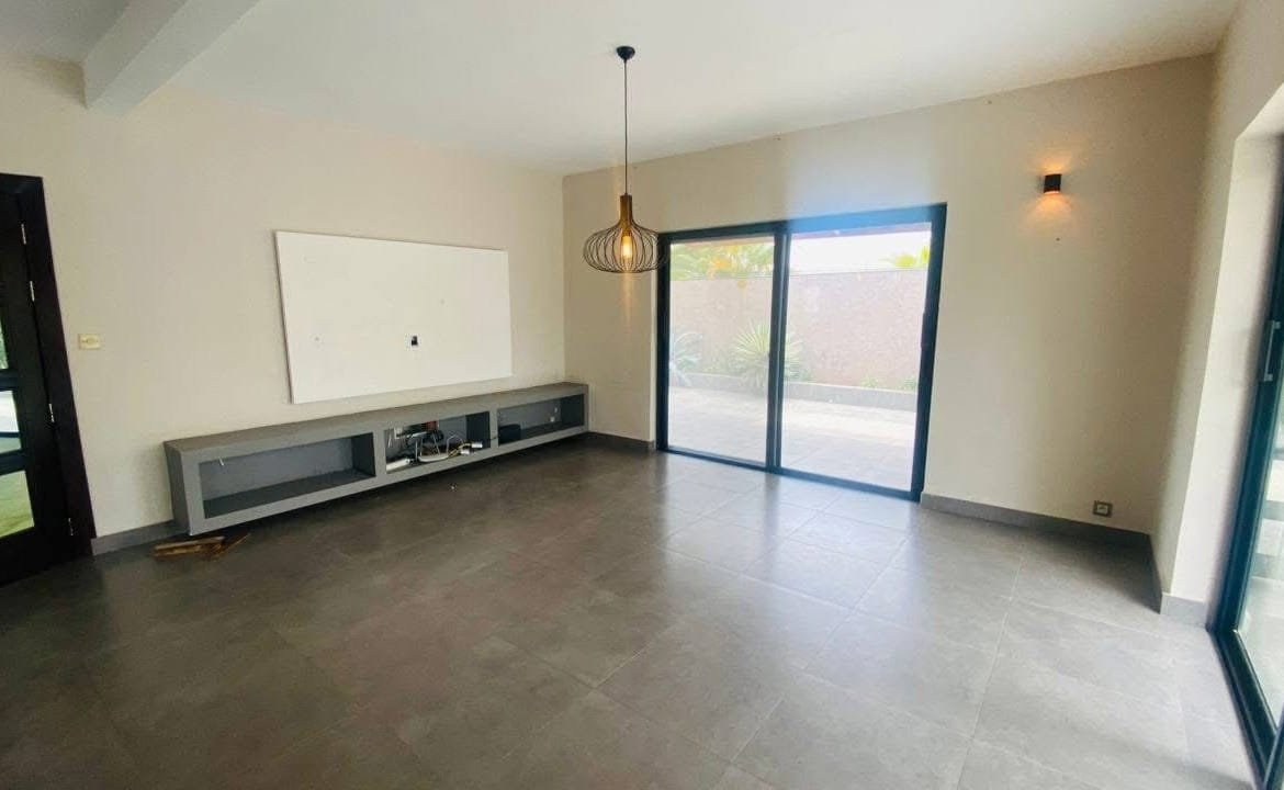 Belle villa avec piscine à vendre – Cotonou, Haie Vive Cocotiers - BENIN-IMMO