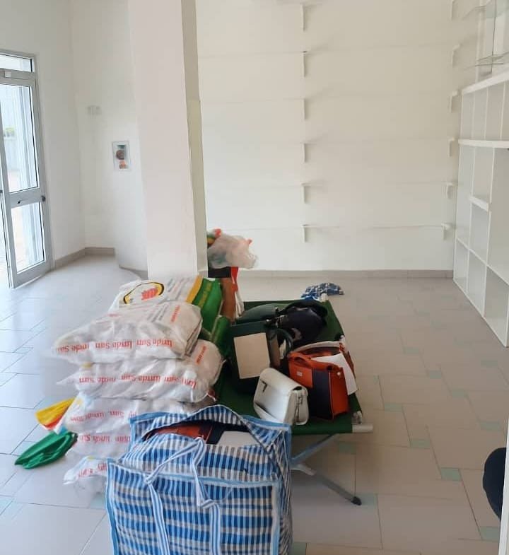 Grande boutique dallée à louer à Cadjehoun - BENIN-IMMO