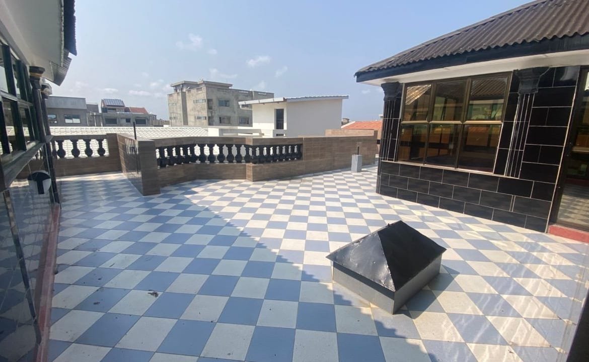 Immeuble R+2 à louer à Fidjrossè près de Sun Beach - BENIN-IMMO