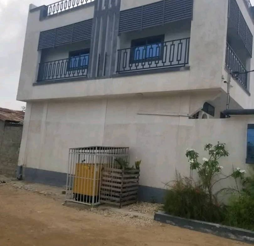 Immeuble locatif R+2 meublé à vendre à Fidjrossè – 2,3 M FCFA/mois de revenus - BENIN-IMMO