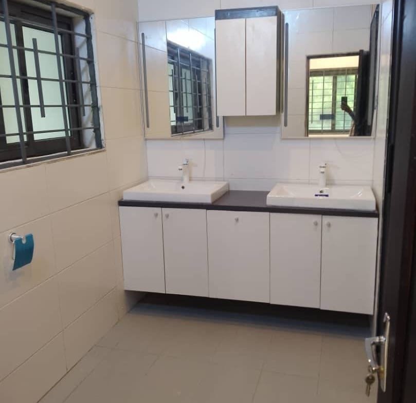 Villa 6 Chambres à louer Haie Vive - BENIN-IMMO