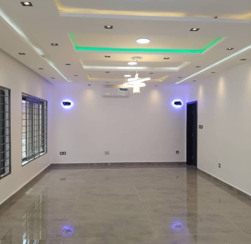 Villa 6 Chambres à louer Haie Vive - BENIN-IMMO