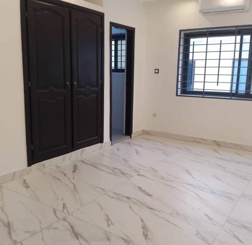 Villa 6 Chambres à louer Haie Vive - BENIN-IMMO