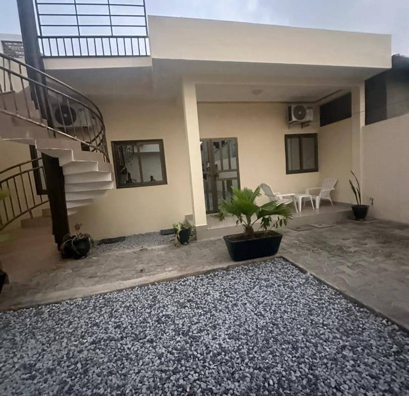 Villa Meublée 4 Chambres à Fidjrossè Calvaire - BENIN-IMMO