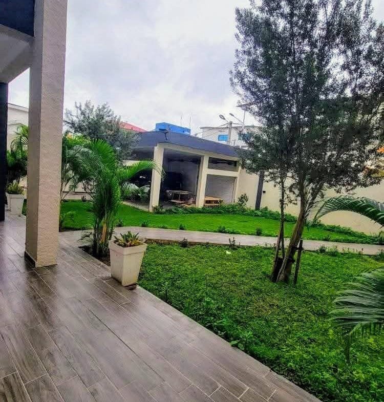 Villa Meublée de Luxe à Fidjrossè Cité Glèlê - BENIN-IMMO