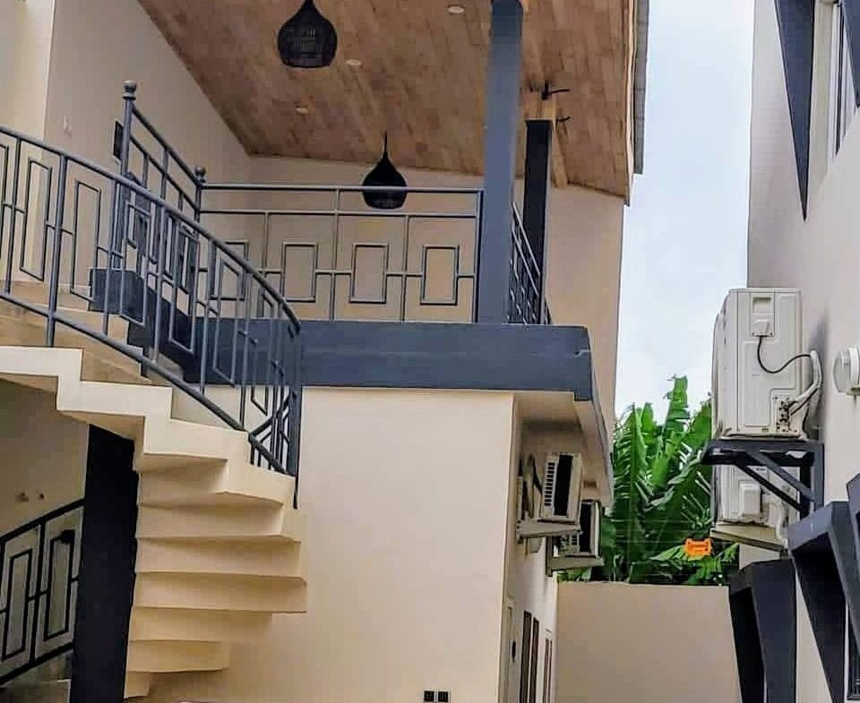 Villa Meublée de Luxe à Fidjrossè Cité Glèlê - BENIN-IMMO