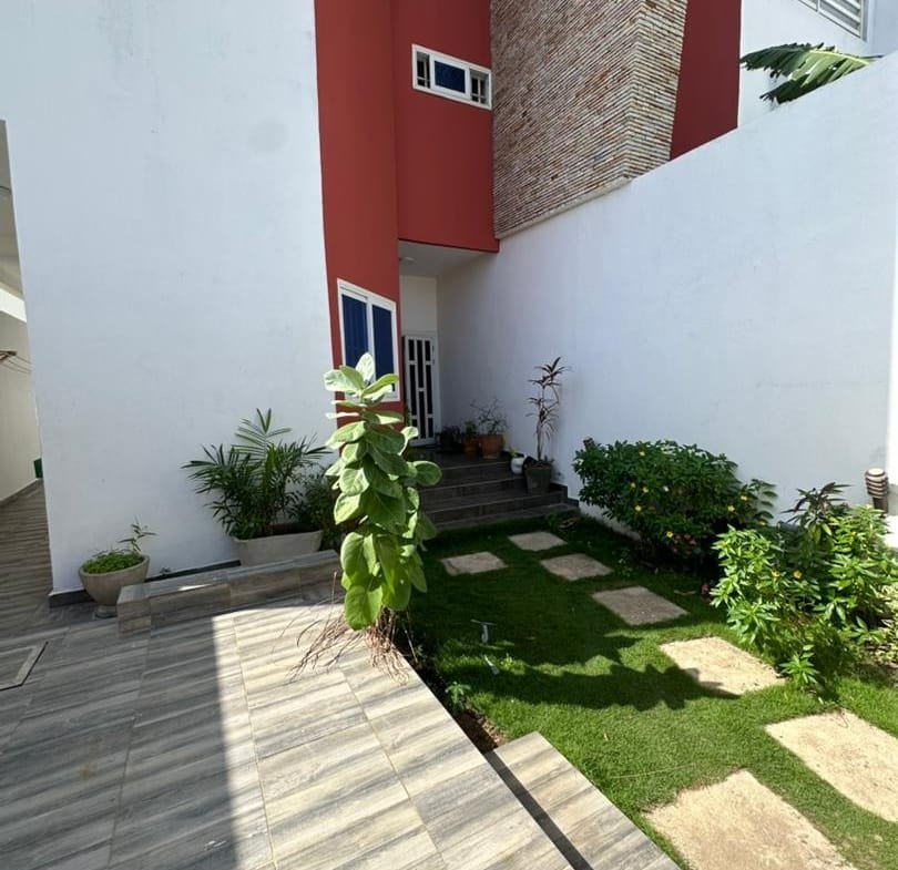 Villa duplex 4 chambres avec vue sur mer à louer à Fidjrossè Plage - BENIN-IMMO