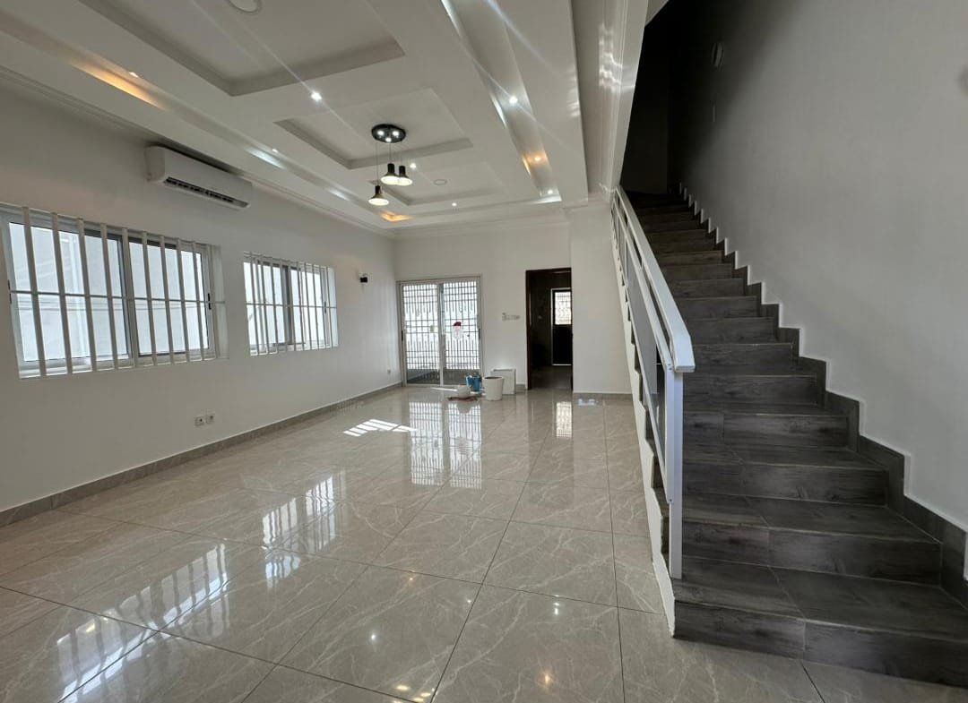 Villa duplex 4 chambres avec vue sur mer à louer à Fidjrossè Plage - BENIN-IMMO