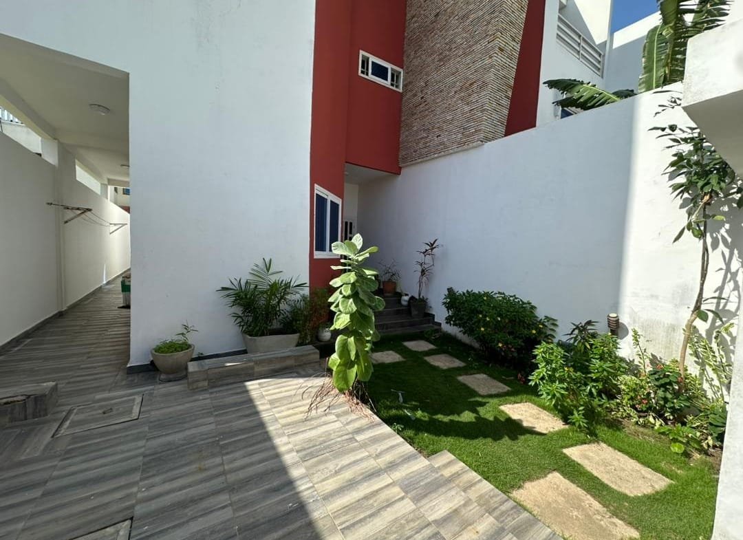 Villa duplex 4 chambres avec vue sur mer à louer à Fidjrossè Plage - BENIN-IMMO