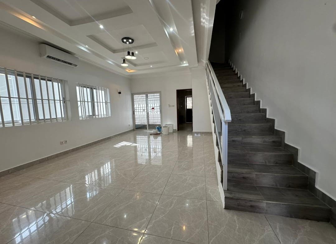 Villa duplex 4 chambres avec vue sur mer à louer à Fidjrossè Plage - BENIN-IMMO