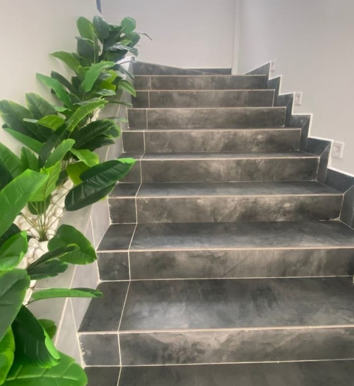 Appartement duplex haut standing neuf à louer à Haie Vive - BENIN-IMMO