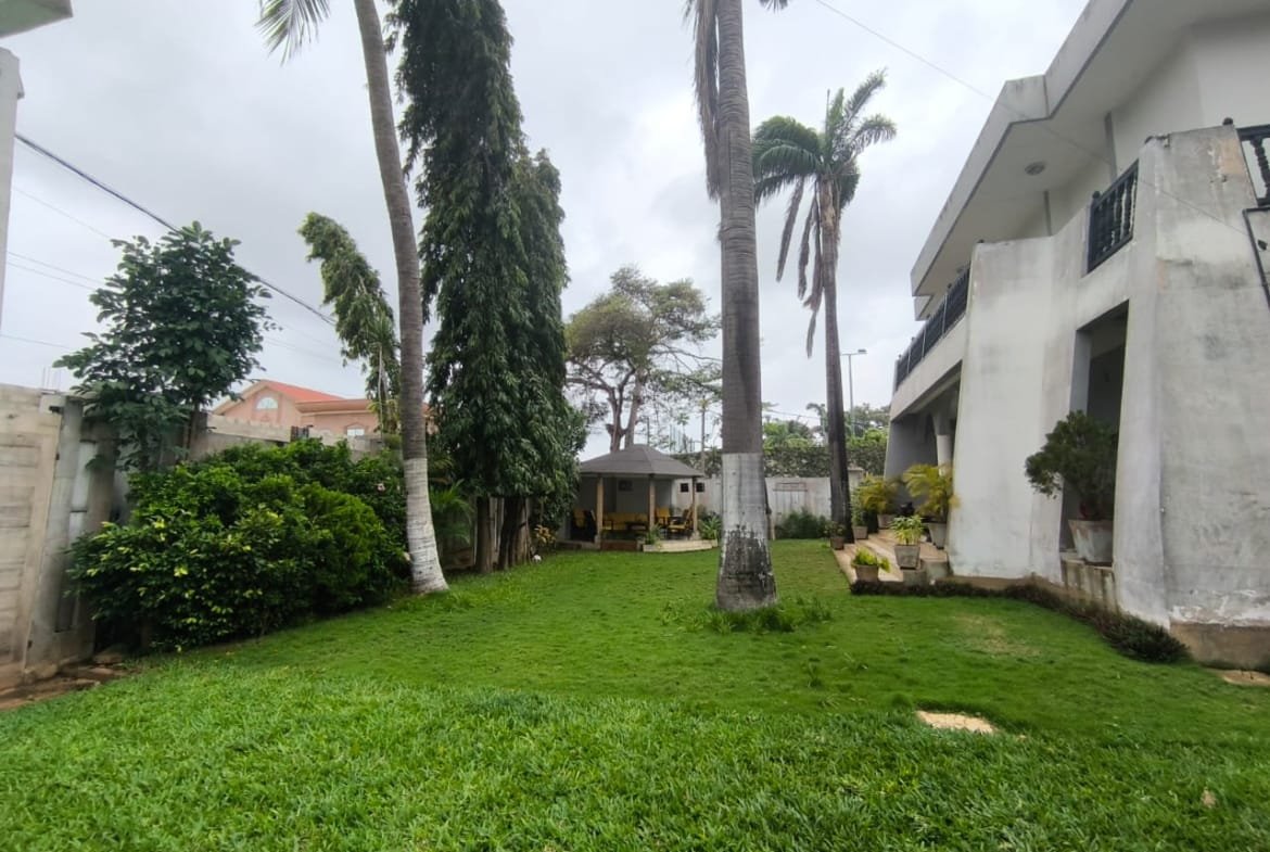 Villa meublée de 5 chambres à louer à Jak PLM – Cotonou - BENIN-IMMO