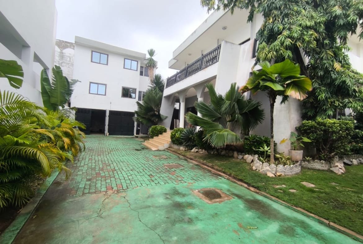 Villa meublée de 5 chambres à louer à Jak PLM – Cotonou - BENIN-IMMO
