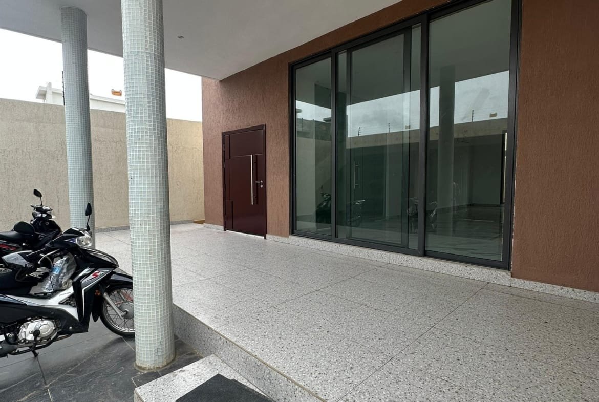 À Fidjrossè Plage – Villa Duplex Moderne à Louer