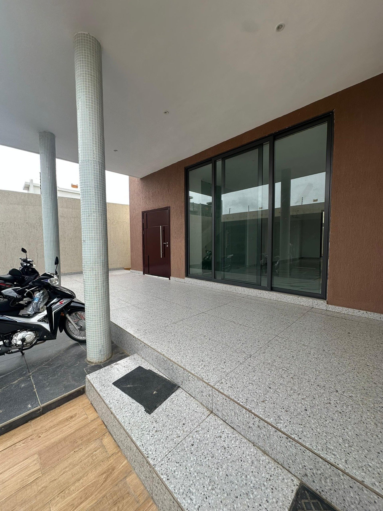 À Fidjrossè Plage – Villa Duplex Moderne à Louer