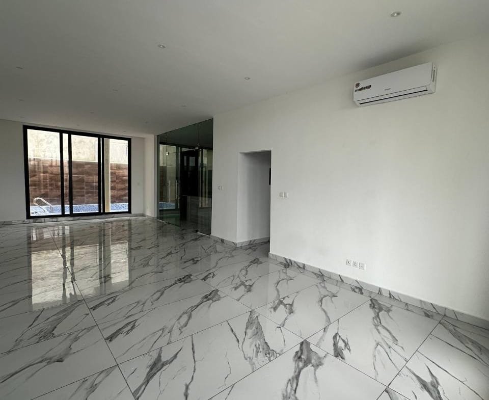 À Fidjrossè Plage – Villa Duplex Moderne à Louer - BENIN-IMMO