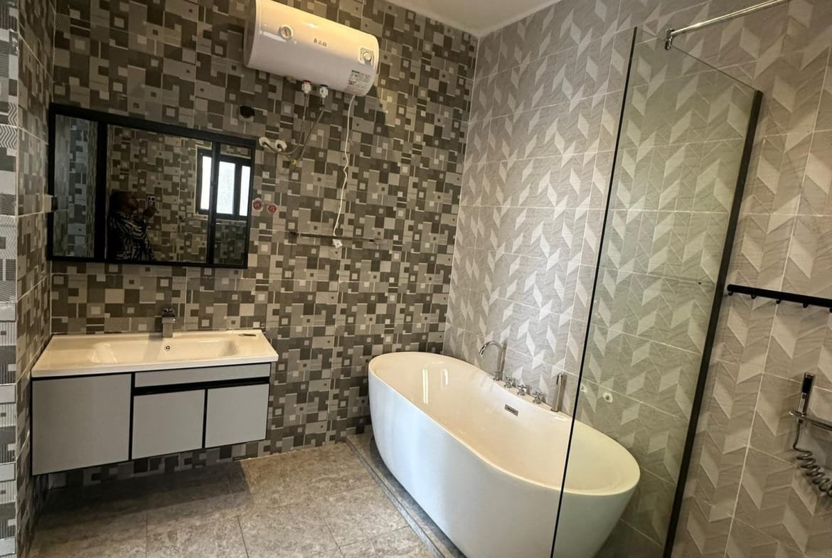 À Fidjrossè Plage – Villa Duplex Moderne à Louer - BENIN-IMMO