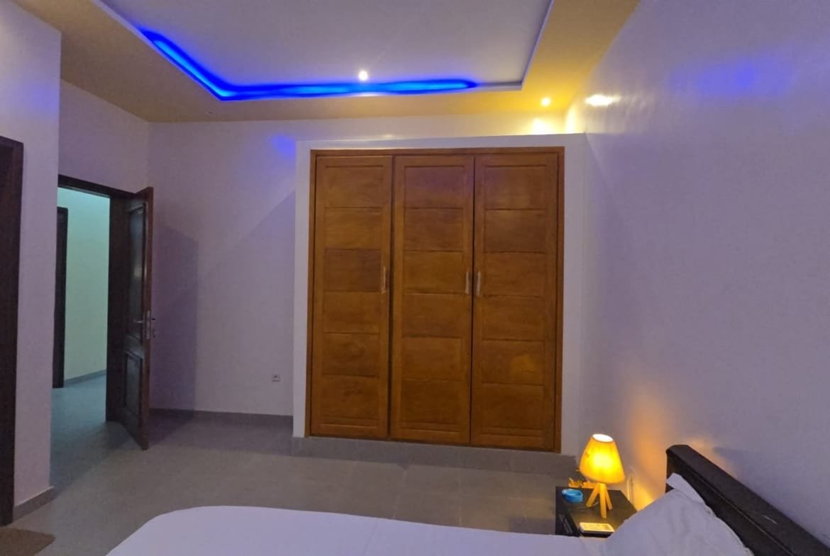 Guest house R+1 meublée à vendre à Atrokpocodji - BENIN-IMMO