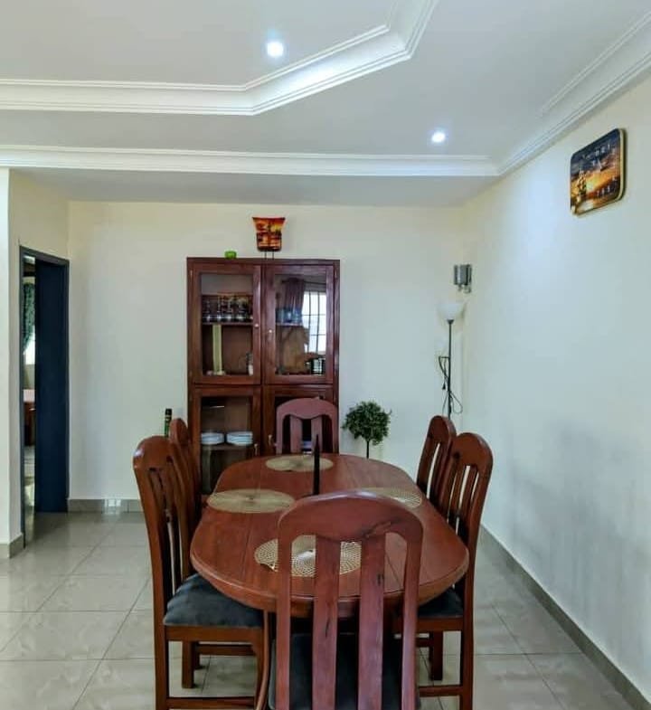 Villa plain-pied meublée avec jardin à louer à Fidjrossè Plage - BENIN-IMMO