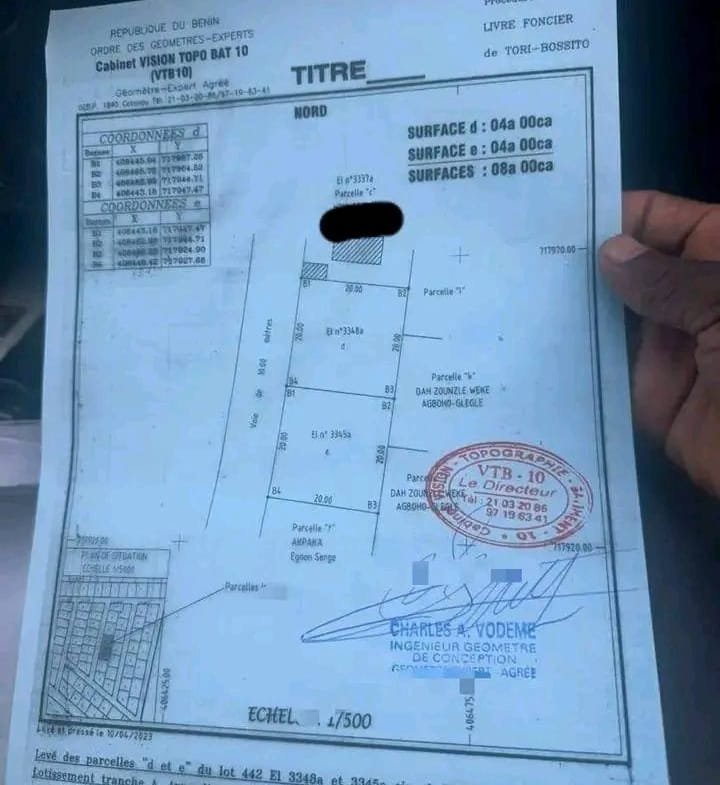 Il est mise en vente 2 parcelles déjà loties et recasées d’une superficie de 400m² par parcelle très bien situées à Tori