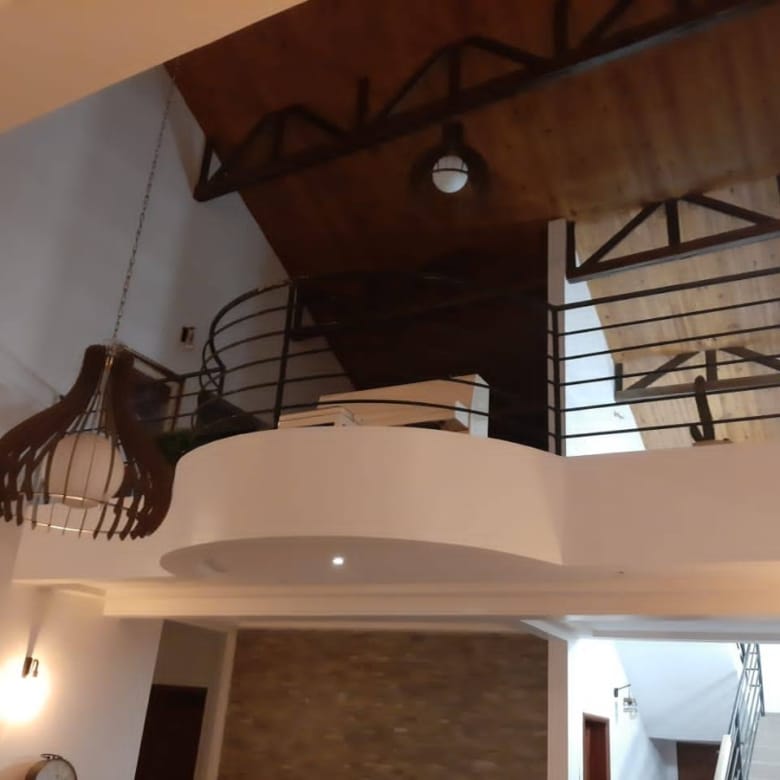Villa meublée avec jardin et piscine à louer à Fidjrossè plage - BENIN-IMMO